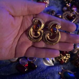 Vintage 1990’s Avon Sculpted Art Matte Earrings